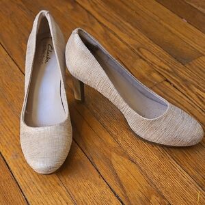 Clarks Women's Tan Textured Heels